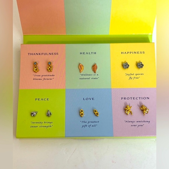 AVON EARRINGS - Picture 1 of 11